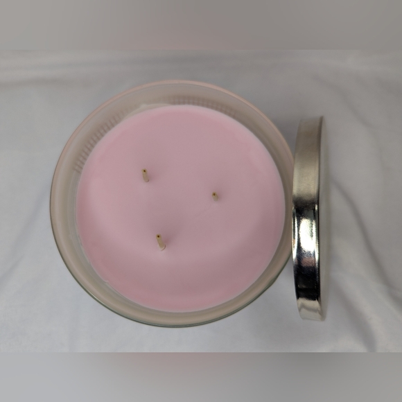Bath & Body Works Give Cheer Strawberry Sparkler 3 Wick Candle - Picture 2 of 3